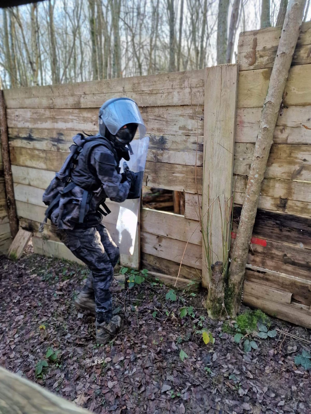 A player in cover behind a barricade